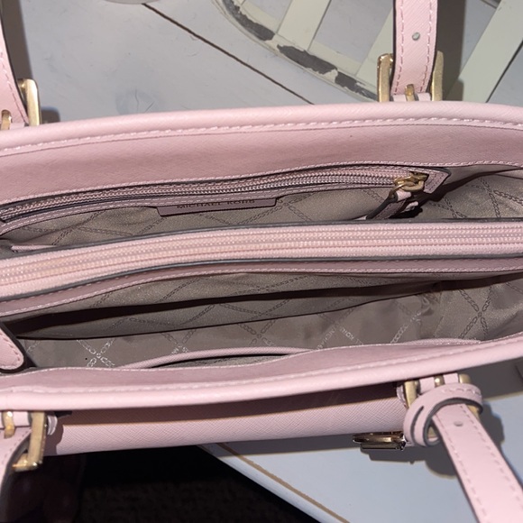 Michael Kors tote with front pocket - Picture 3 of 8